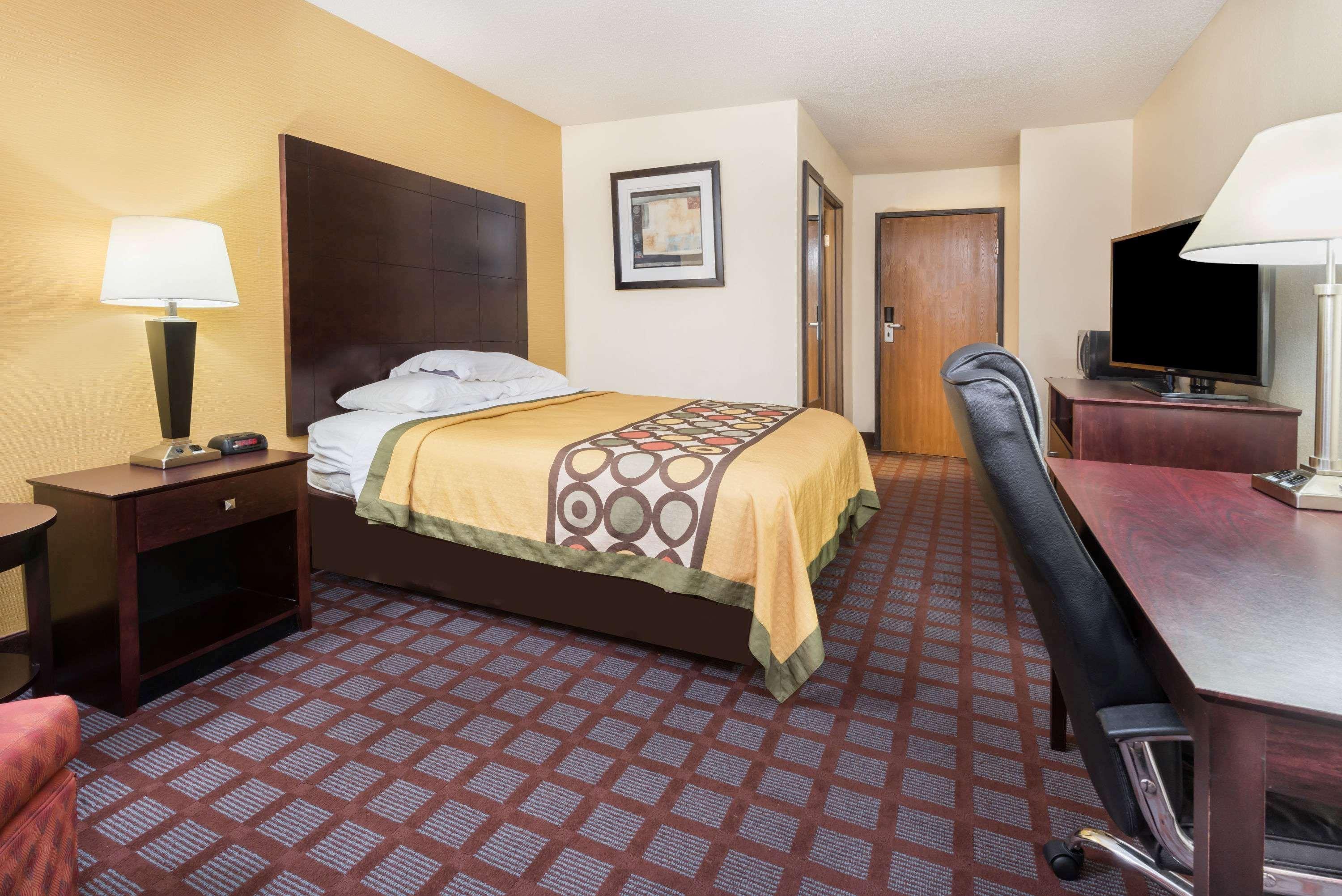 Super 8 By Wyndham Bloomington University Area Zewnętrze zdjęcie