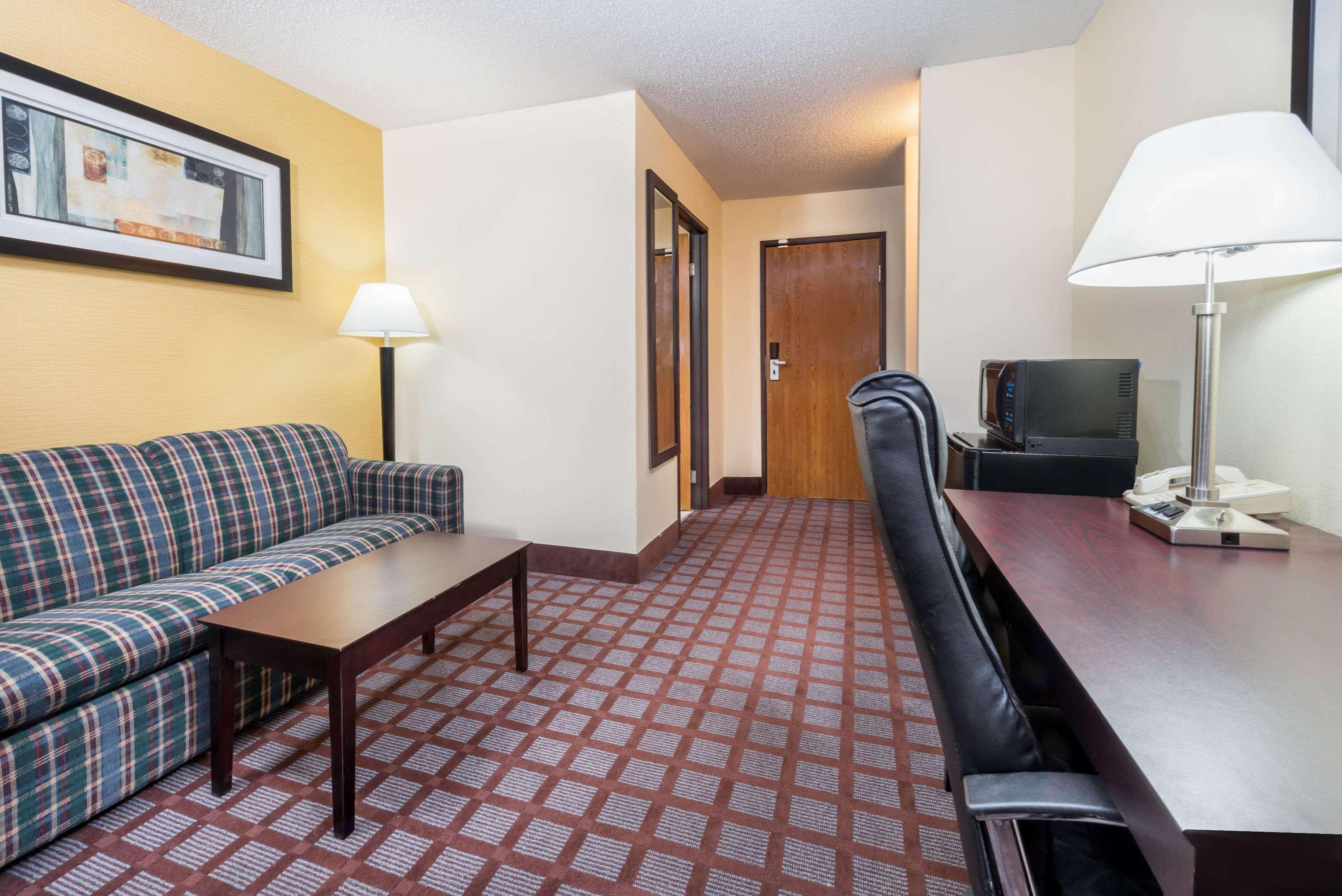 Super 8 By Wyndham Bloomington University Area Zewnętrze zdjęcie