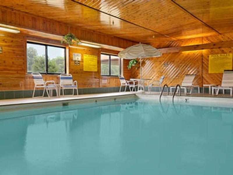 Super 8 By Wyndham Bloomington University Area Zewnętrze zdjęcie